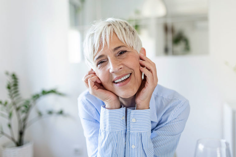 ¿Por qué se mueven los dientes con la edad?: BiancaDent, Clínica Dental en Castellón